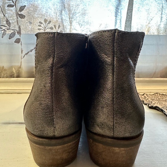 Frye & Co. Caden Leather V Cutout Zip Booties Ankle Aubergine Boots - Picture 4 of 13